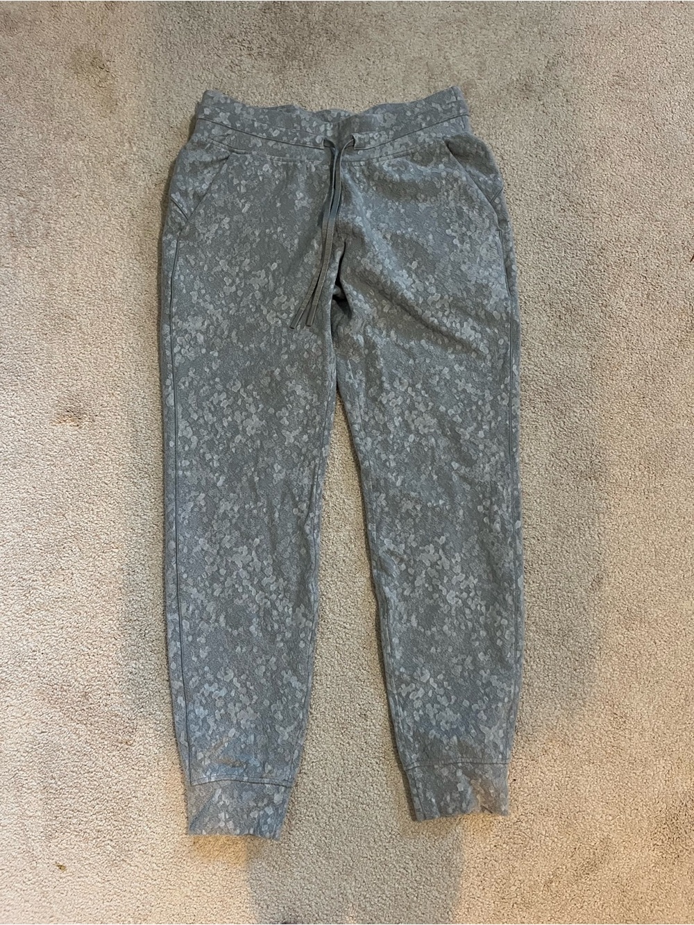 Lululemon Athletica  Ready to Rulu in Speckle Spritz Jacquard print. Size 6.